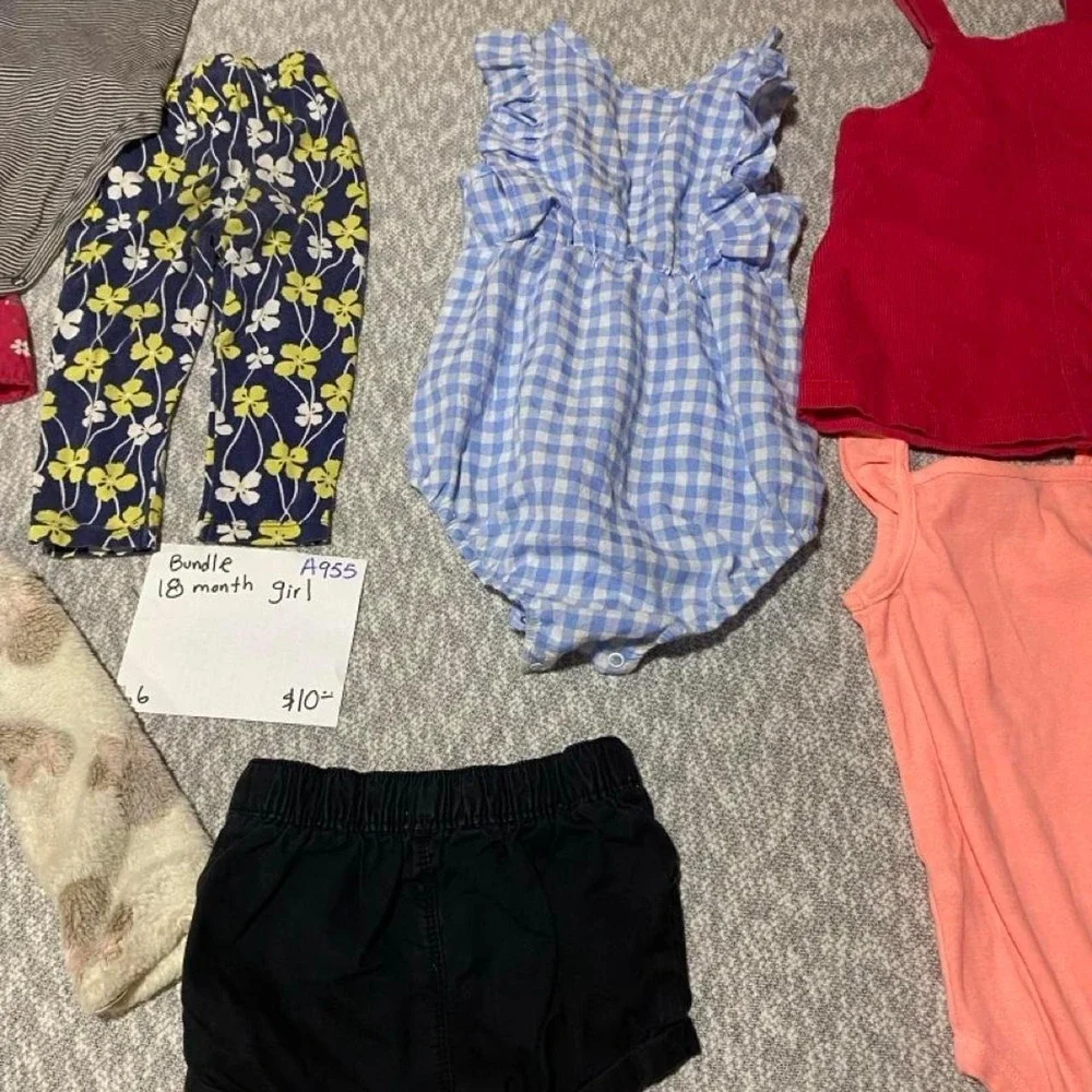 Baby girl clothes bundle Size: 18 months. SKU-A955#kids